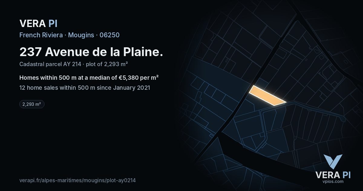 237 Avenue de la Plaine, Mougins at night – the plot lit, the parcels around coloured by the prices near them