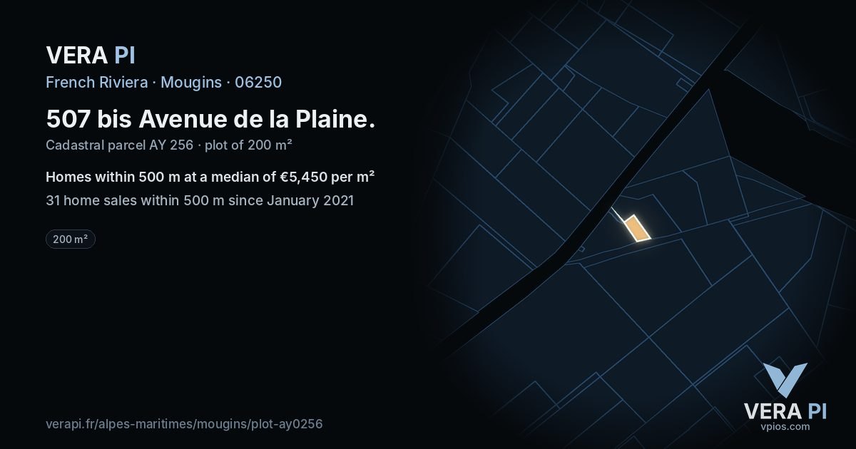 507 bis Avenue de la Plaine, Mougins at night – the plot lit, the parcels around coloured by the prices near them