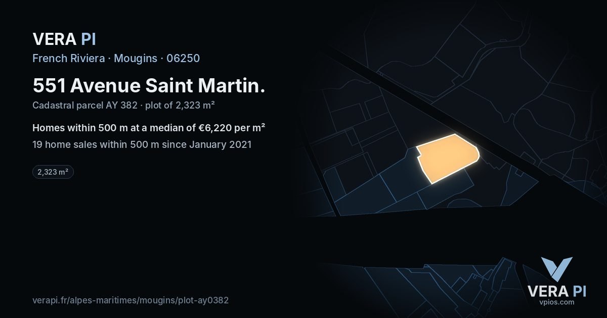 551 Avenue Saint Martin, Mougins at night – the plot lit, the parcels around coloured by the prices near them