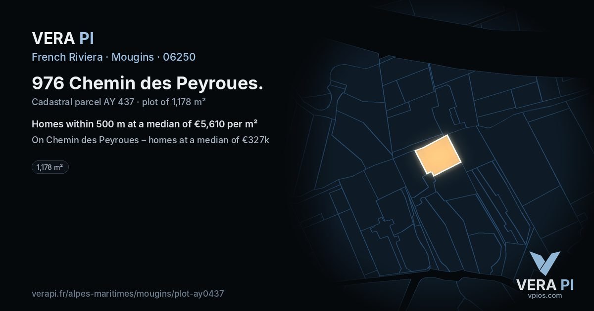 976 Chemin des Peyroues, Mougins at night – the plot lit, the parcels around coloured by the prices near them