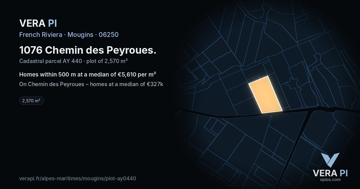 1076 Chemin des Peyroues, Mougins at night – the plot lit, the parcels around coloured by the prices near them