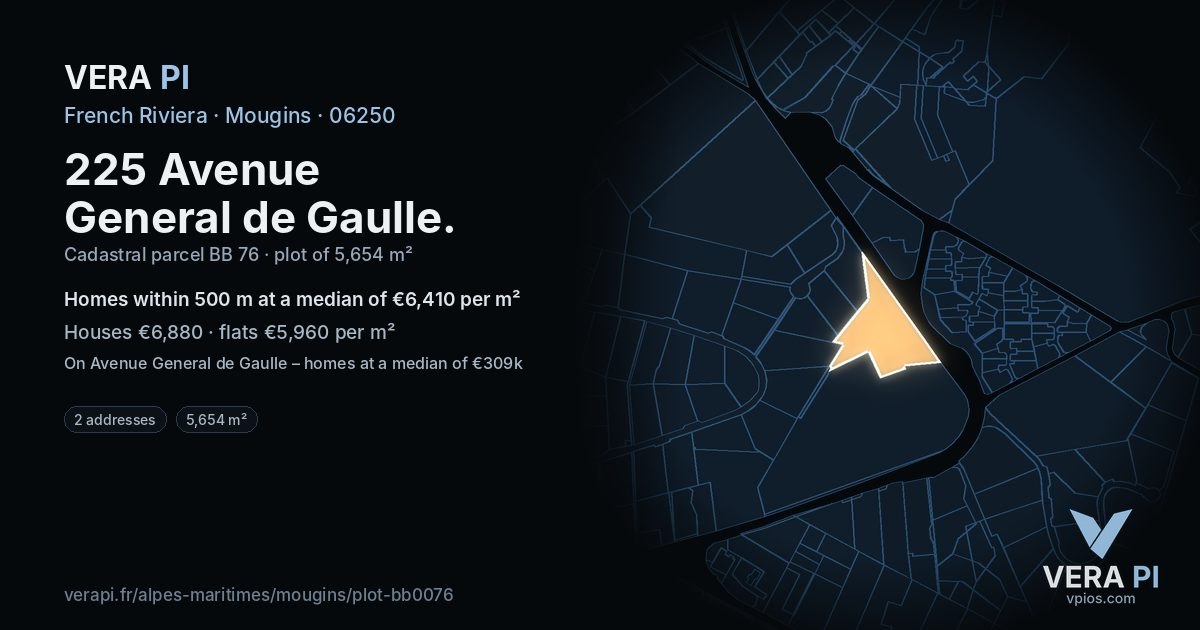 225 Avenue General de Gaulle, Mougins at night – the plot lit, the parcels around coloured by the prices near them