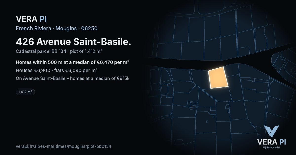 426 Avenue Saint-Basile, Mougins at night – the plot lit, the parcels around coloured by the prices near them