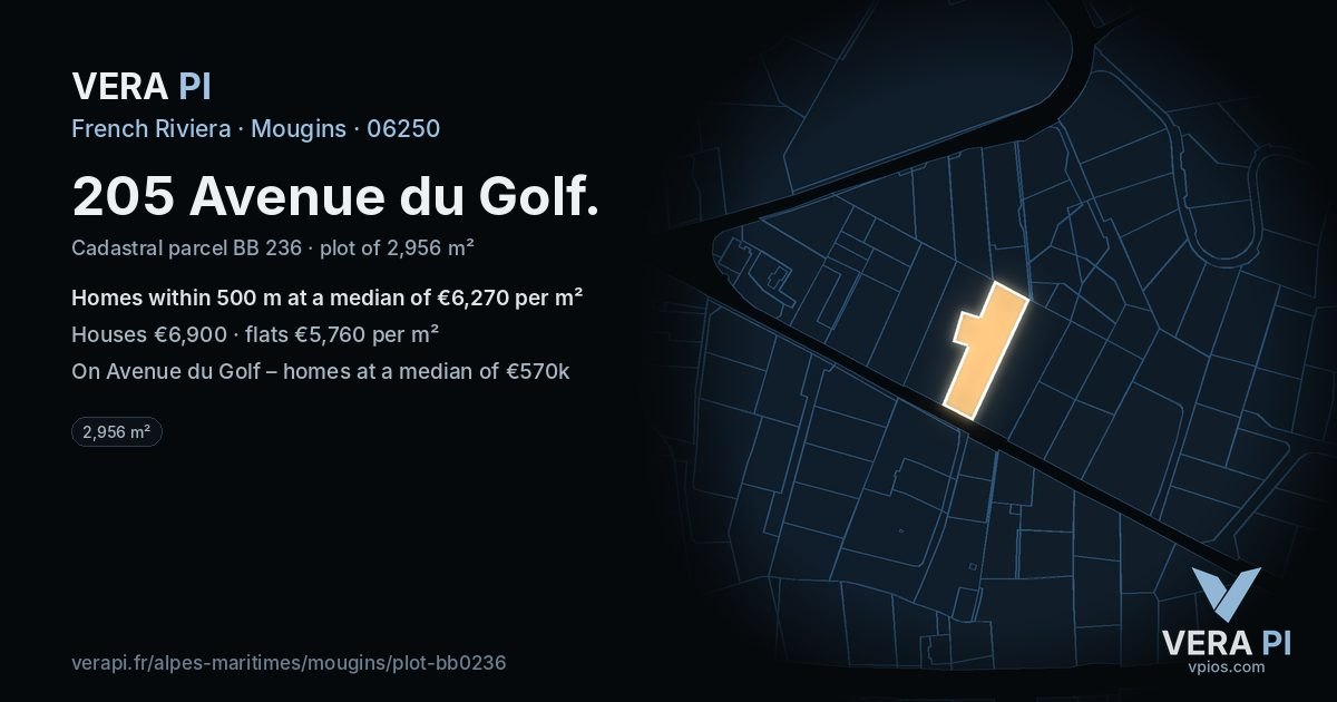 205 Avenue du Golf, Mougins at night – the plot lit, the parcels around coloured by the prices near them
