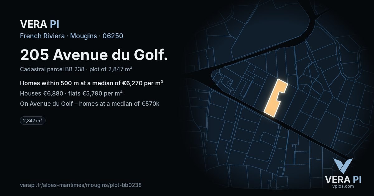 205 Avenue du Golf, Mougins at night – the plot lit, the parcels around coloured by the prices near them