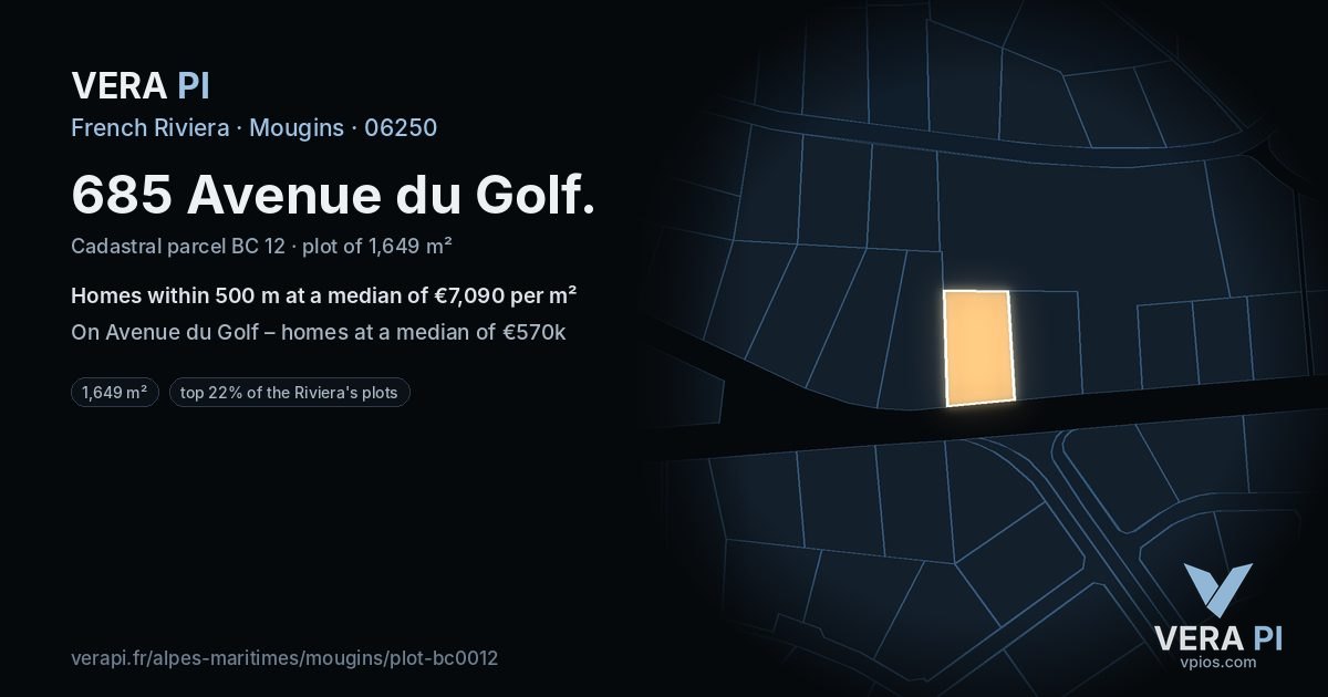 685 Avenue du Golf, Mougins at night – the plot lit, the parcels around coloured by the prices near them