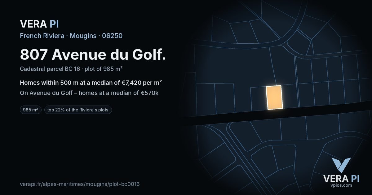 807 Avenue du Golf, Mougins at night – the plot lit, the parcels around coloured by the prices near them