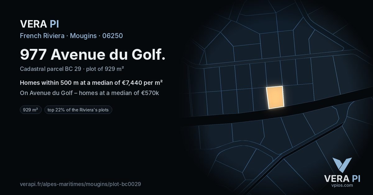 977 Avenue du Golf, Mougins at night – the plot lit, the parcels around coloured by the prices near them