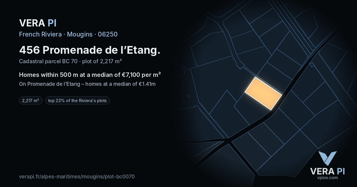 456 Promenade de l’Etang, Mougins at night – the plot lit, the parcels around coloured by the prices near them