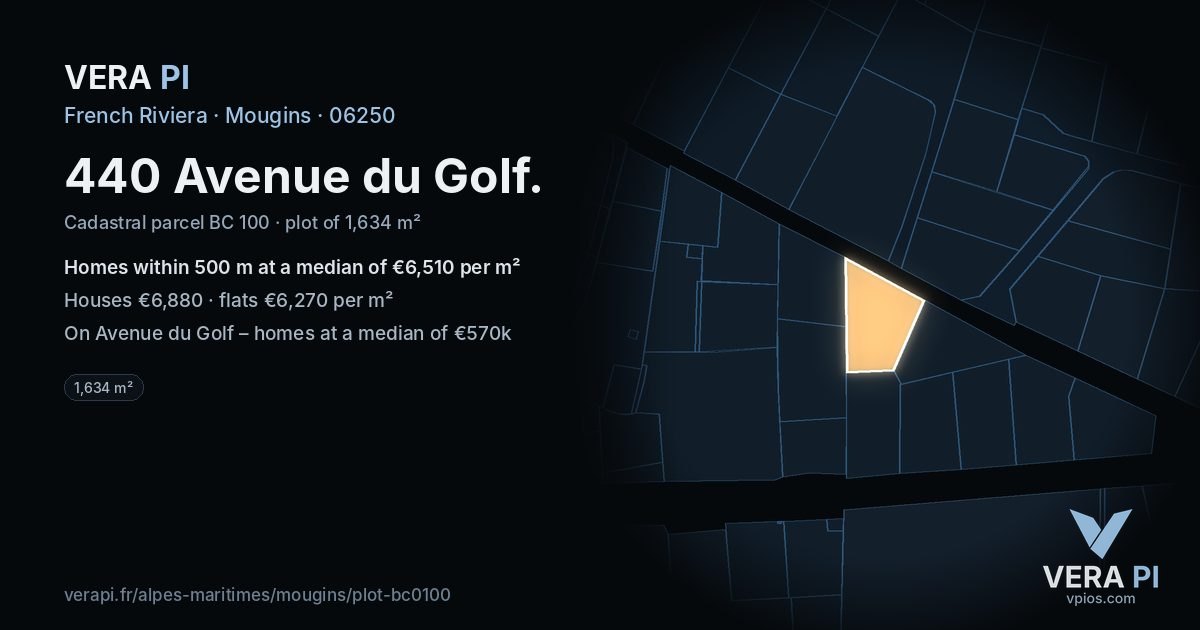 440 Avenue du Golf, Mougins at night – the plot lit, the parcels around coloured by the prices near them