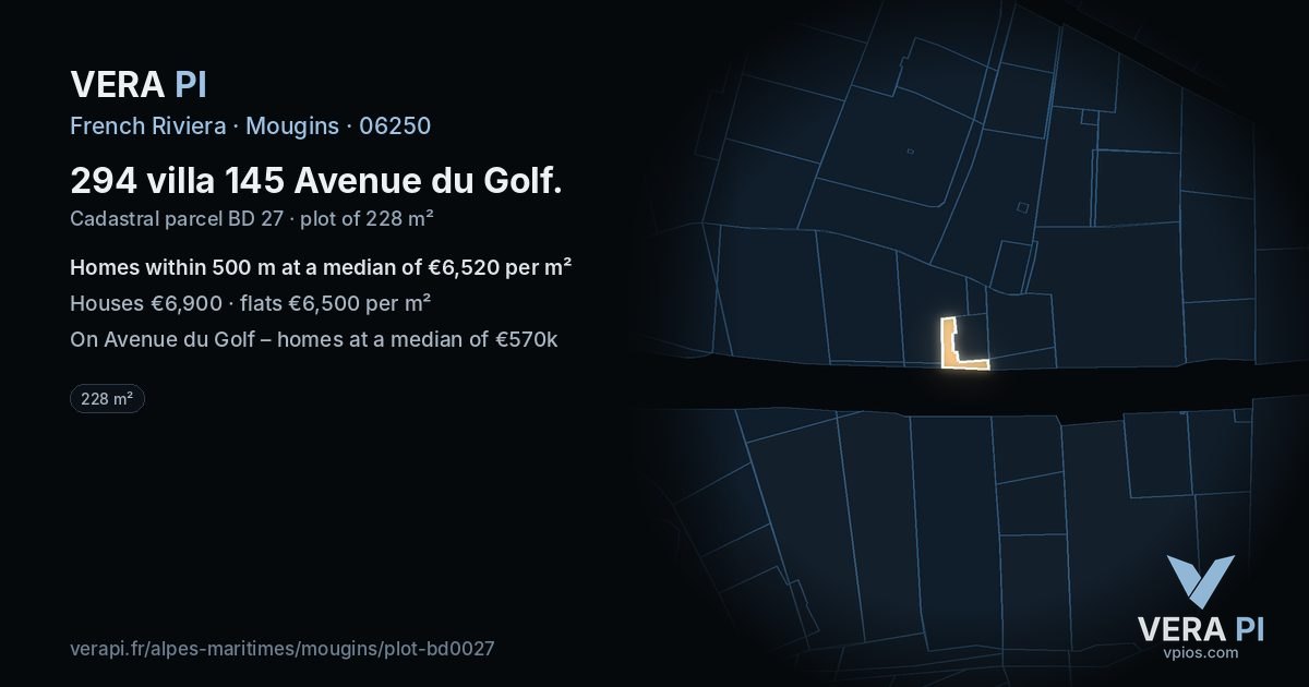 294 villa 145 Avenue du Golf, Mougins at night – the plot lit, the parcels around coloured by the prices near them