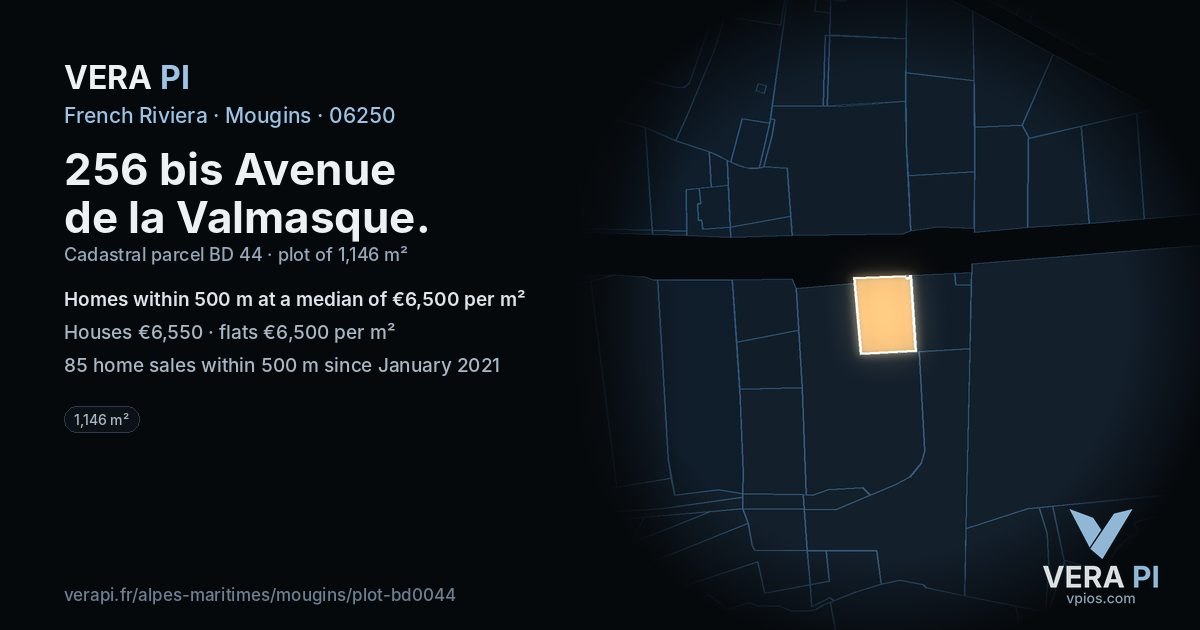256 bis Avenue de la Valmasque, Mougins at night – the plot lit, the parcels around coloured by the prices near them