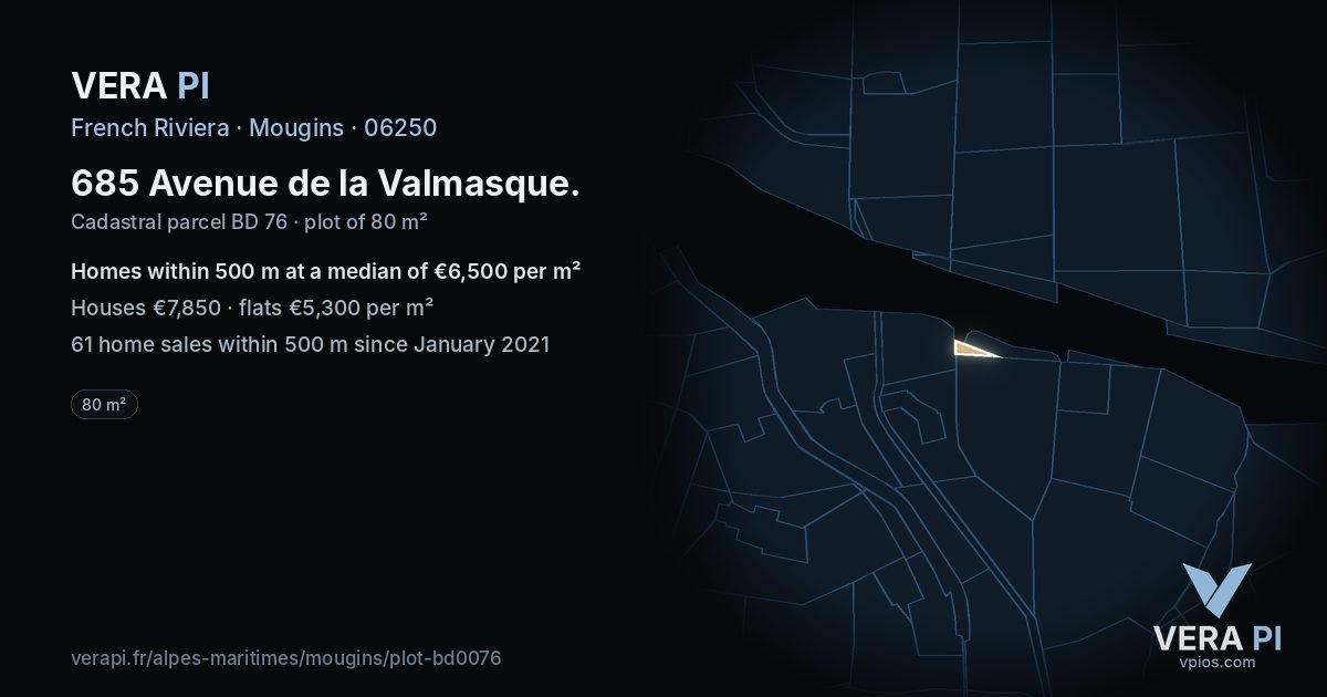 685 Avenue de la Valmasque, Mougins at night – the plot lit, the parcels around coloured by the prices near them