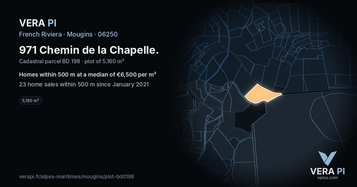 971 Chemin de la Chapelle, Mougins at night – the plot lit, the parcels around coloured by the prices near them