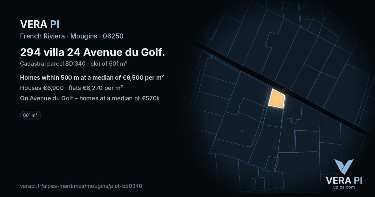 294 villa 24 Avenue du Golf, Mougins at night – the plot lit, the parcels around coloured by the prices near them