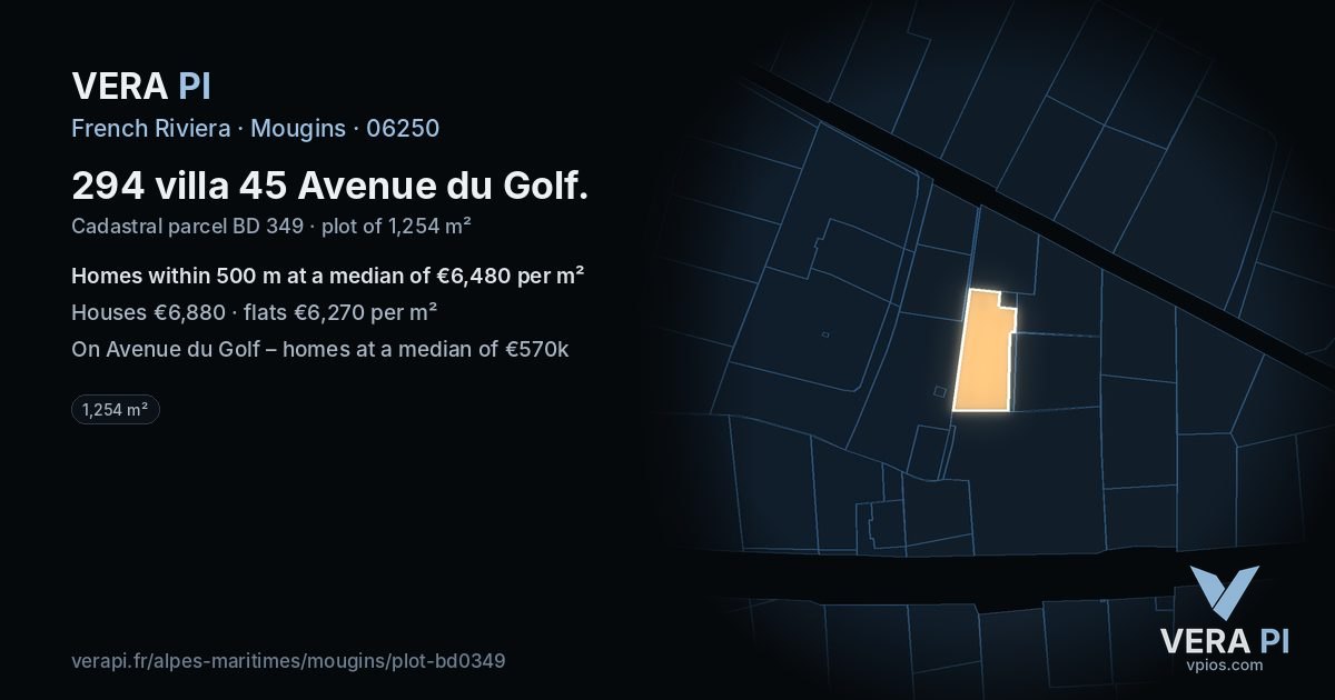 294 villa 45 Avenue du Golf, Mougins at night – the plot lit, the parcels around coloured by the prices near them