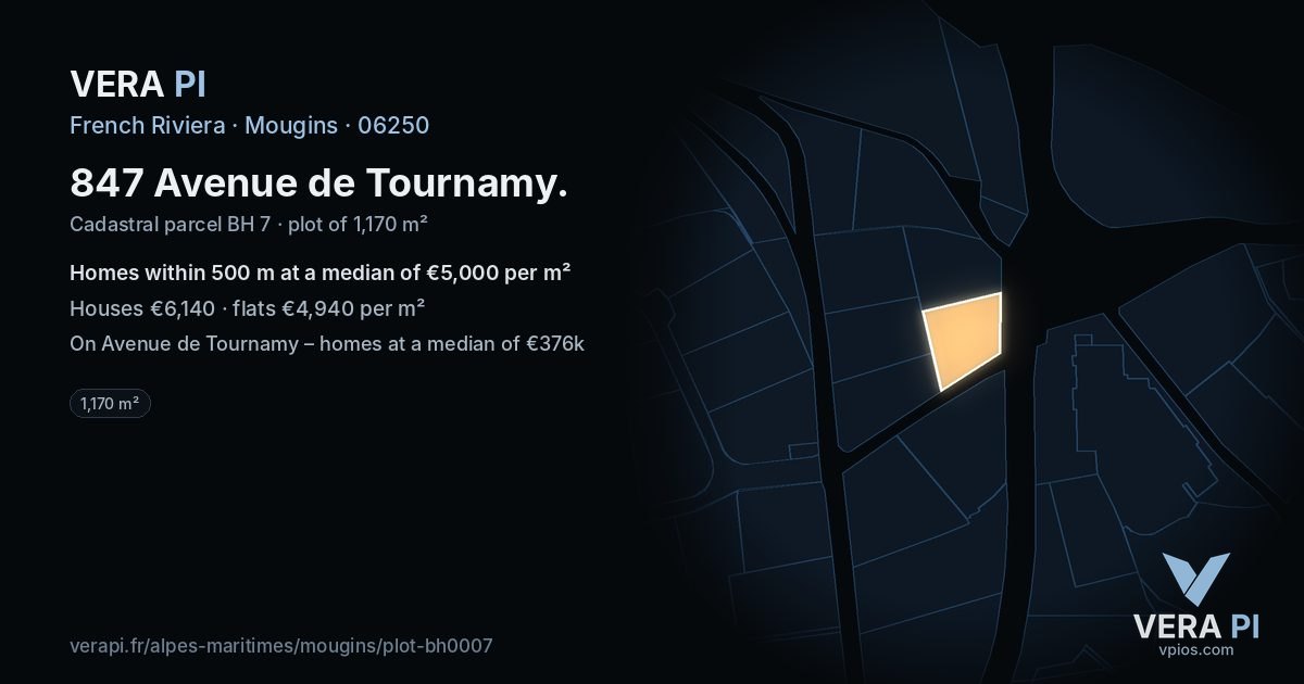 847 Avenue de Tournamy, Mougins at night – the plot lit, the parcels around coloured by the prices near them