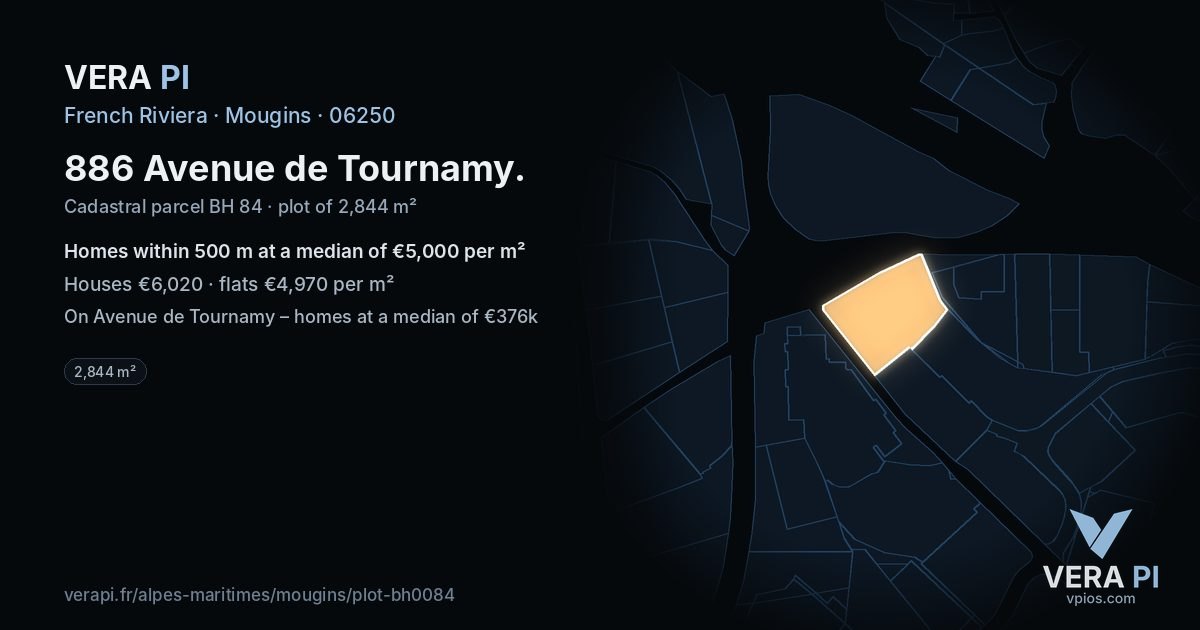 886 Avenue de Tournamy, Mougins at night – the plot lit, the parcels around coloured by the prices near them