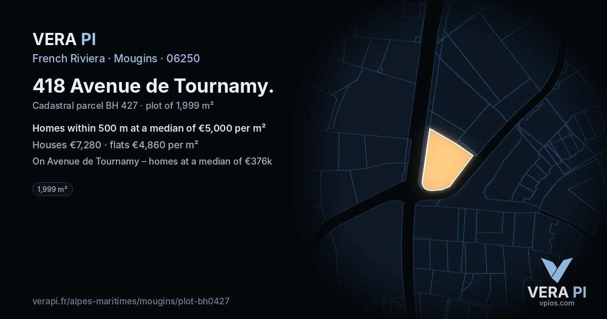 418 Avenue de Tournamy, Mougins at night – the plot lit, the parcels around coloured by the prices near them