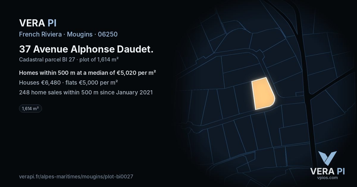 37 Avenue Alphonse Daudet, Mougins at night – the plot lit, the parcels around coloured by the prices near them