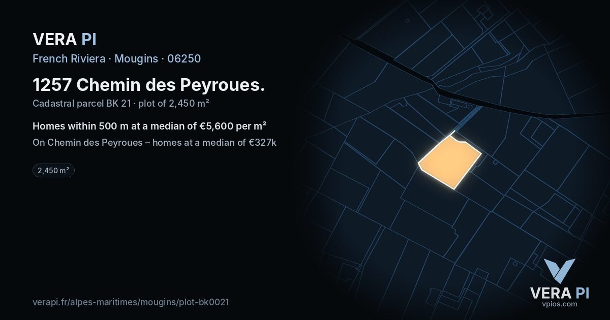1257 Chemin des Peyroues, Mougins at night – the plot lit, the parcels around coloured by the prices near them