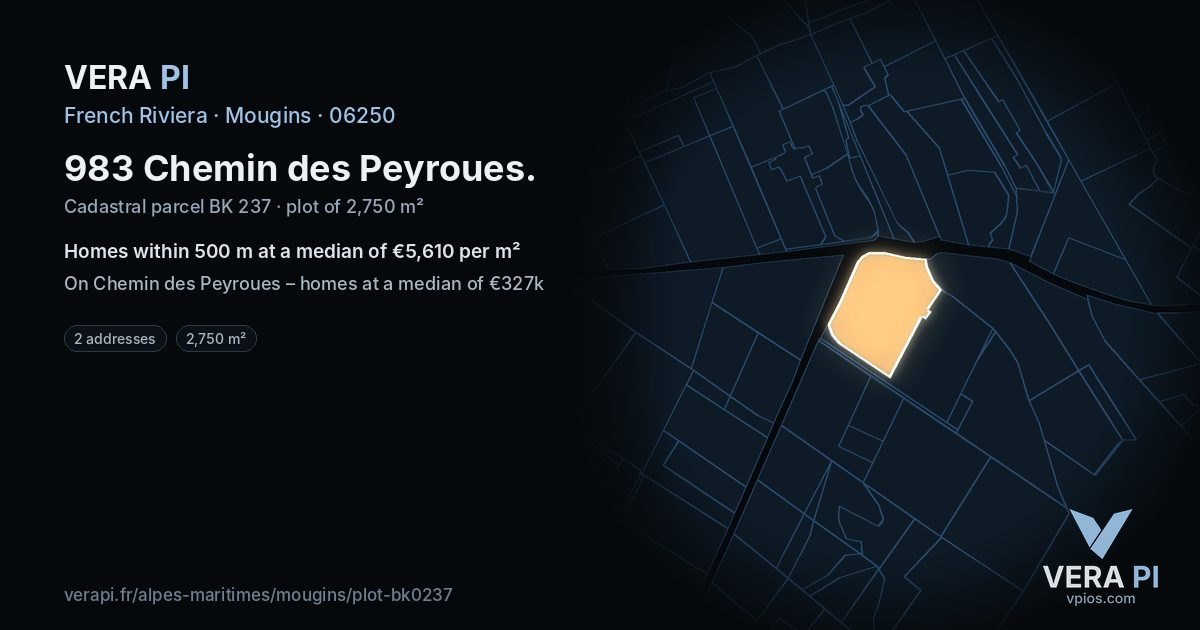 983 Chemin des Peyroues, Mougins at night – the plot lit, the parcels around coloured by the prices near them