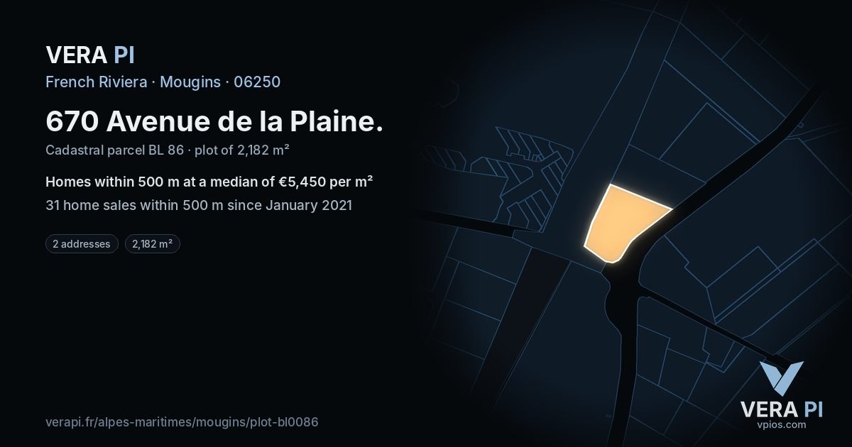 670 Avenue de la Plaine, Mougins at night – the plot lit, the parcels around coloured by the prices near them