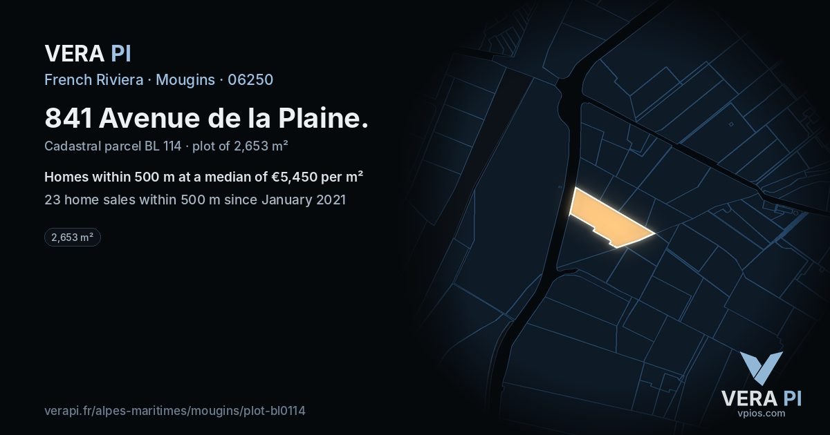 841 Avenue de la Plaine, Mougins at night – the plot lit, the parcels around coloured by the prices near them