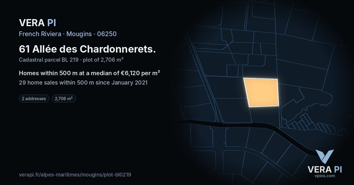 61 Allée des Chardonnerets, Mougins at night – the plot lit, the parcels around coloured by the prices near them