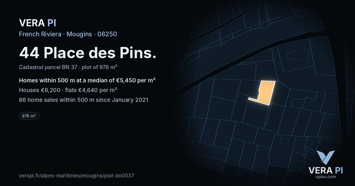 44 Place des Pins, Mougins at night – the plot lit, the parcels around coloured by the prices near them