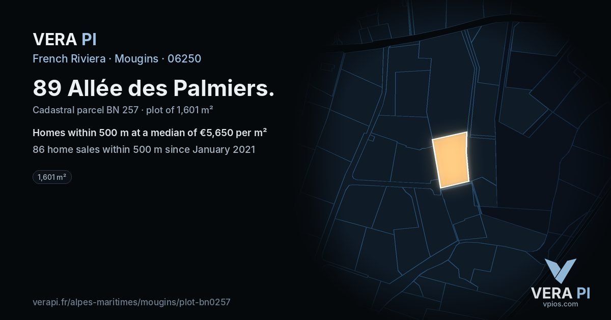89 Allée des Palmiers, Mougins at night – the plot lit, the parcels around coloured by the prices near them