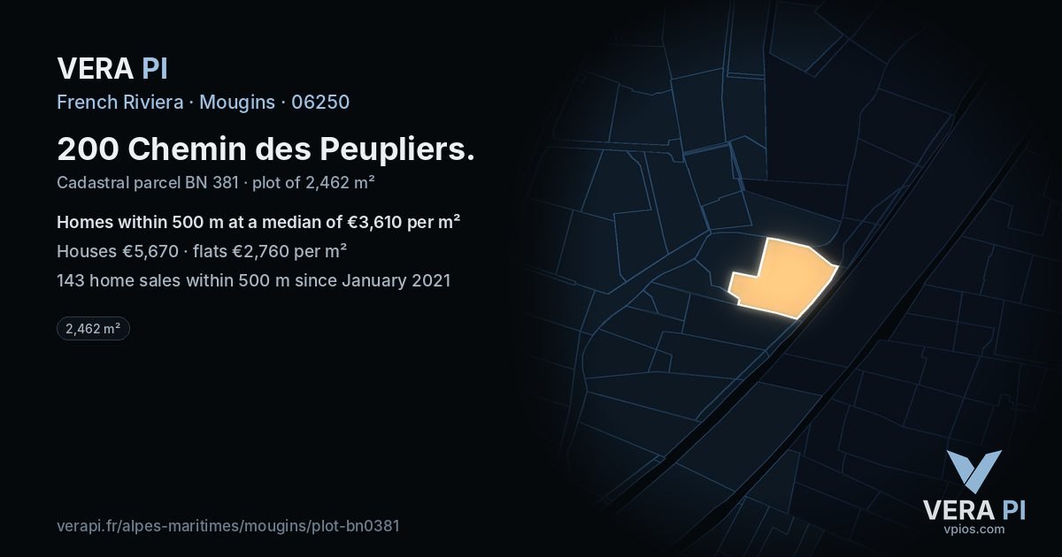 200 Chemin des Peupliers, Mougins at night – the plot lit, the parcels around coloured by the prices near them