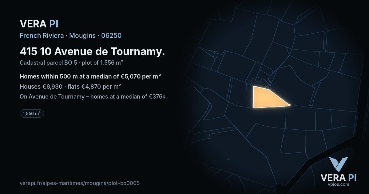 415 10 Avenue de Tournamy, Mougins at night – the plot lit, the parcels around coloured by the prices near them