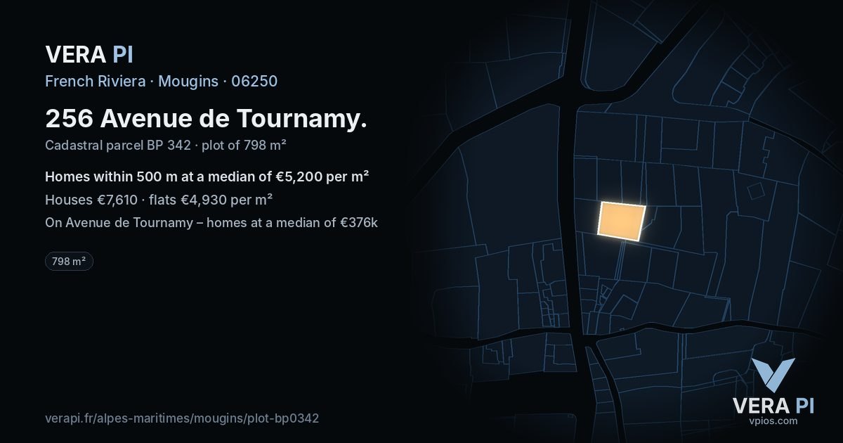 256 Avenue de Tournamy, Mougins at night – the plot lit, the parcels around coloured by the prices near them