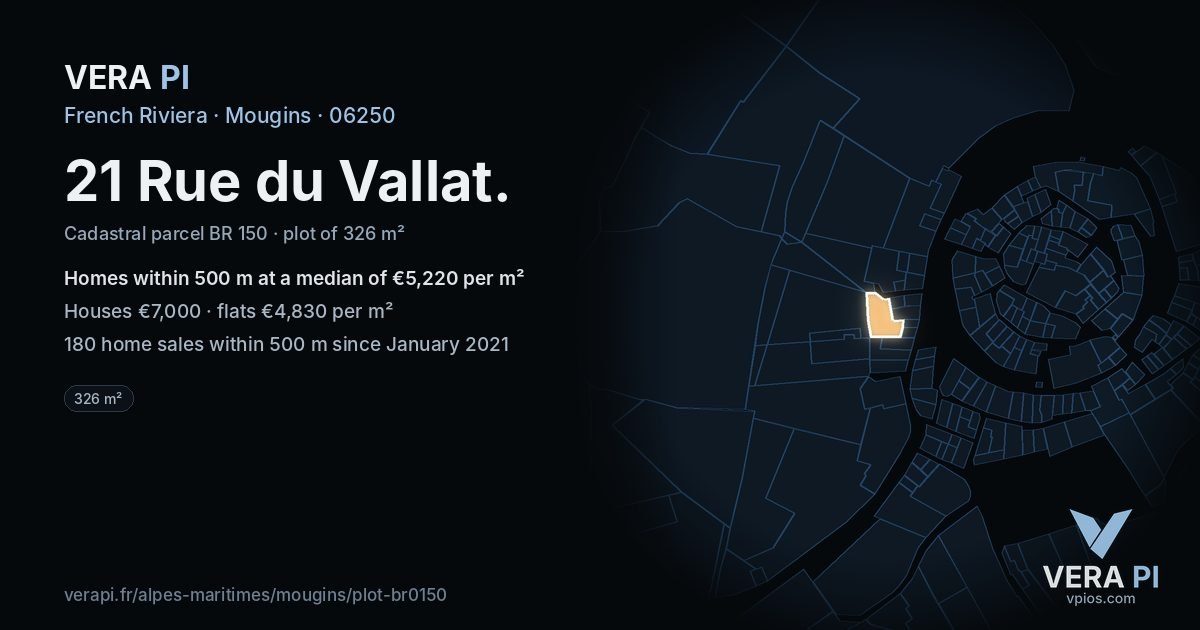 21 Rue du Vallat, Mougins at night – the plot lit, the parcels around coloured by the prices near them