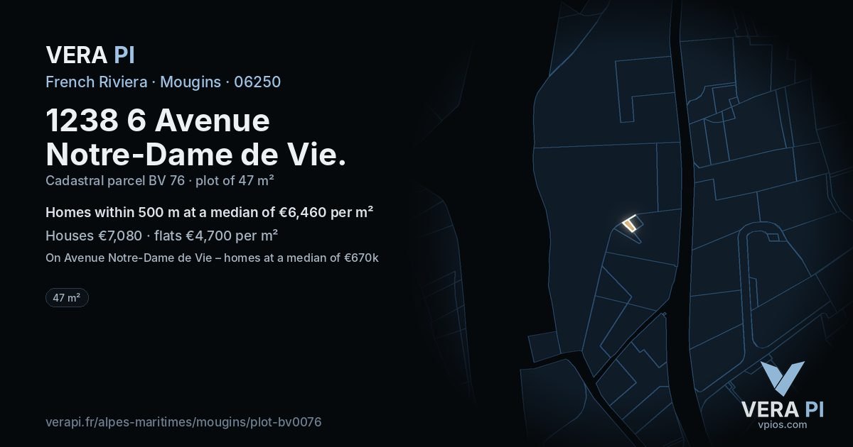 1238 6 Avenue Notre-Dame de Vie, Mougins at night – the plot lit, the parcels around coloured by the prices near them