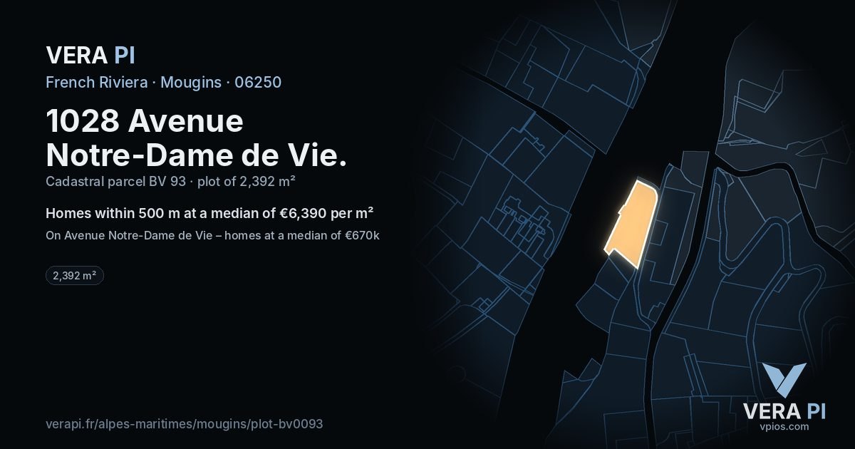 1028 Avenue Notre-Dame de Vie, Mougins at night – the plot lit, the parcels around coloured by the prices near them