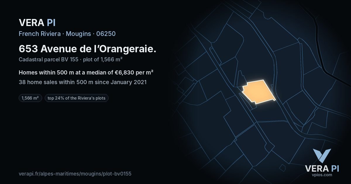 653 Avenue de l’Orangeraie, Mougins at night – the plot lit, the parcels around coloured by the prices near them