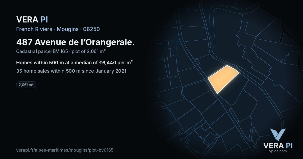 487 Avenue de l’Orangeraie, Mougins at night – the plot lit, the parcels around coloured by the prices near them