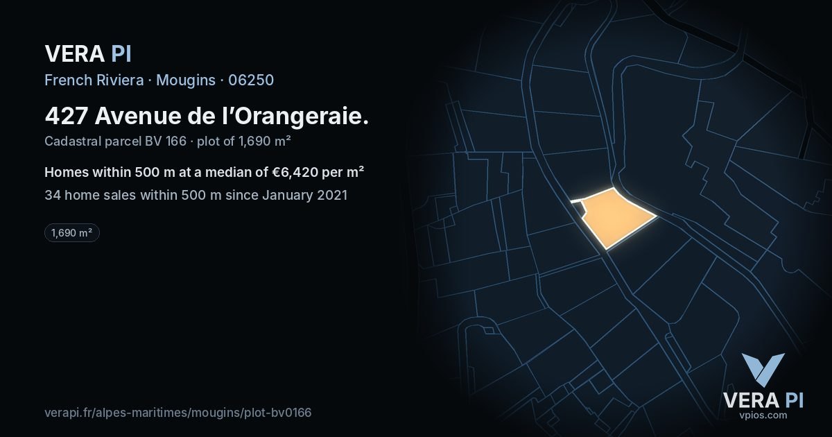 427 Avenue de l’Orangeraie, Mougins at night – the plot lit, the parcels around coloured by the prices near them