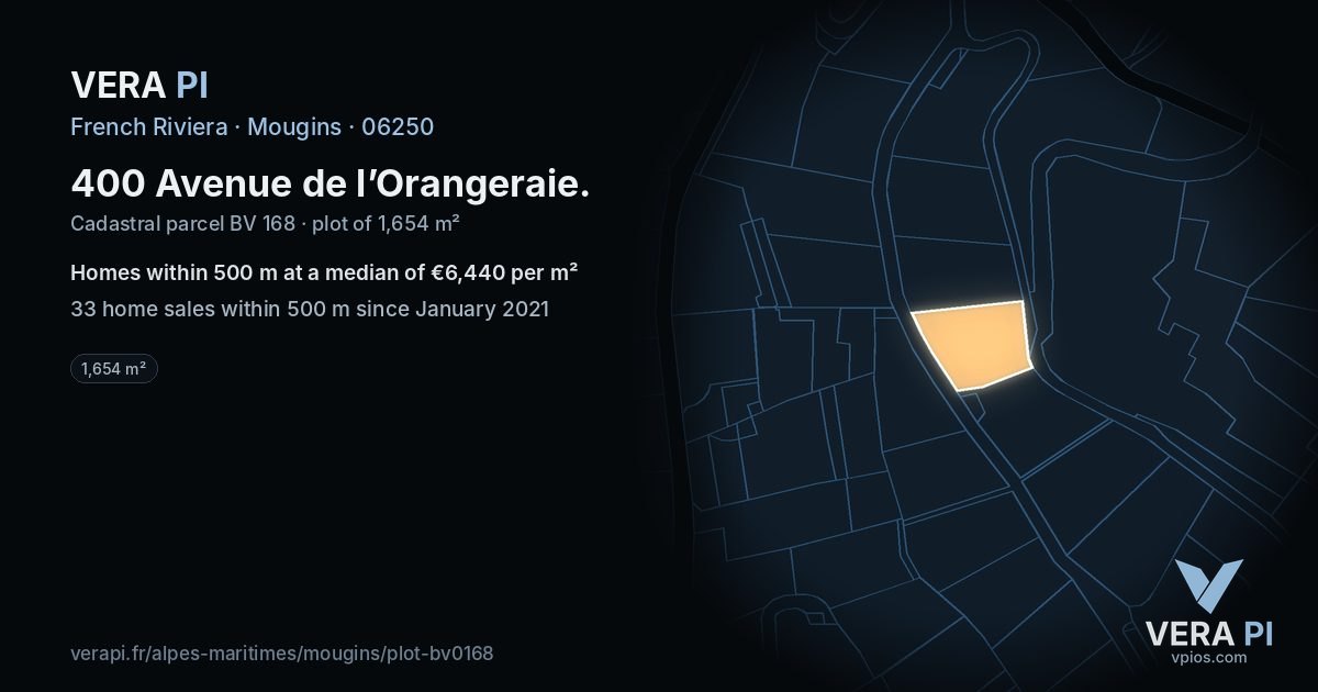 400 Avenue de l’Orangeraie, Mougins at night – the plot lit, the parcels around coloured by the prices near them