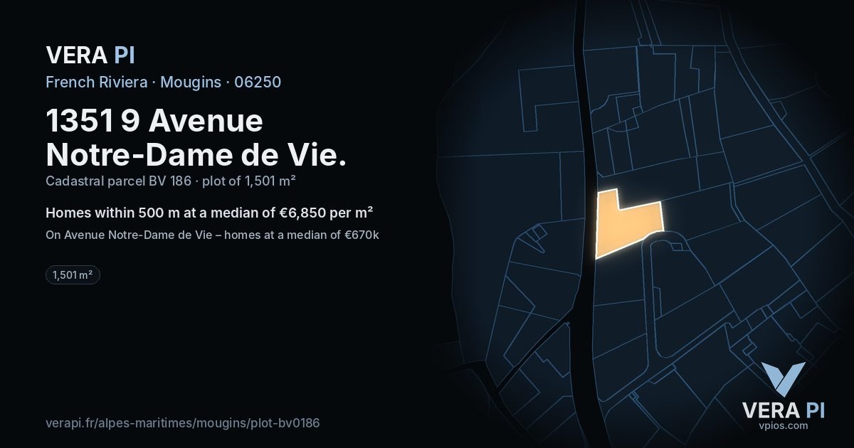 1351 9 Avenue Notre-Dame de Vie, Mougins at night – the plot lit, the parcels around coloured by the prices near them