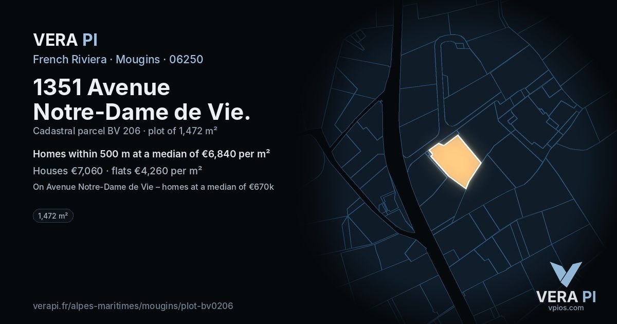 1351 Avenue Notre-Dame de Vie, Mougins at night – the plot lit, the parcels around coloured by the prices near them