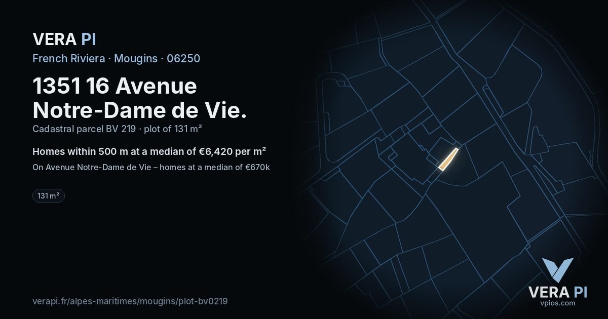 1351 16 Avenue Notre-Dame de Vie, Mougins at night – the plot lit, the parcels around coloured by the prices near them