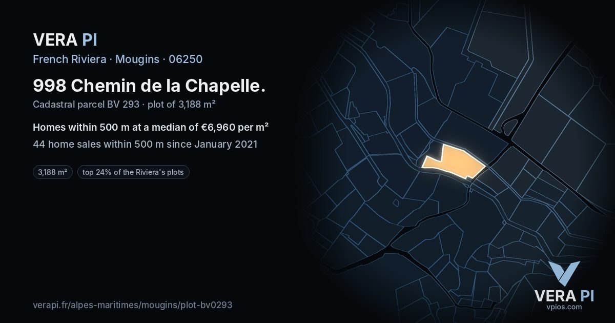998 Chemin de la Chapelle, Mougins at night – the plot lit, the parcels around coloured by the prices near them