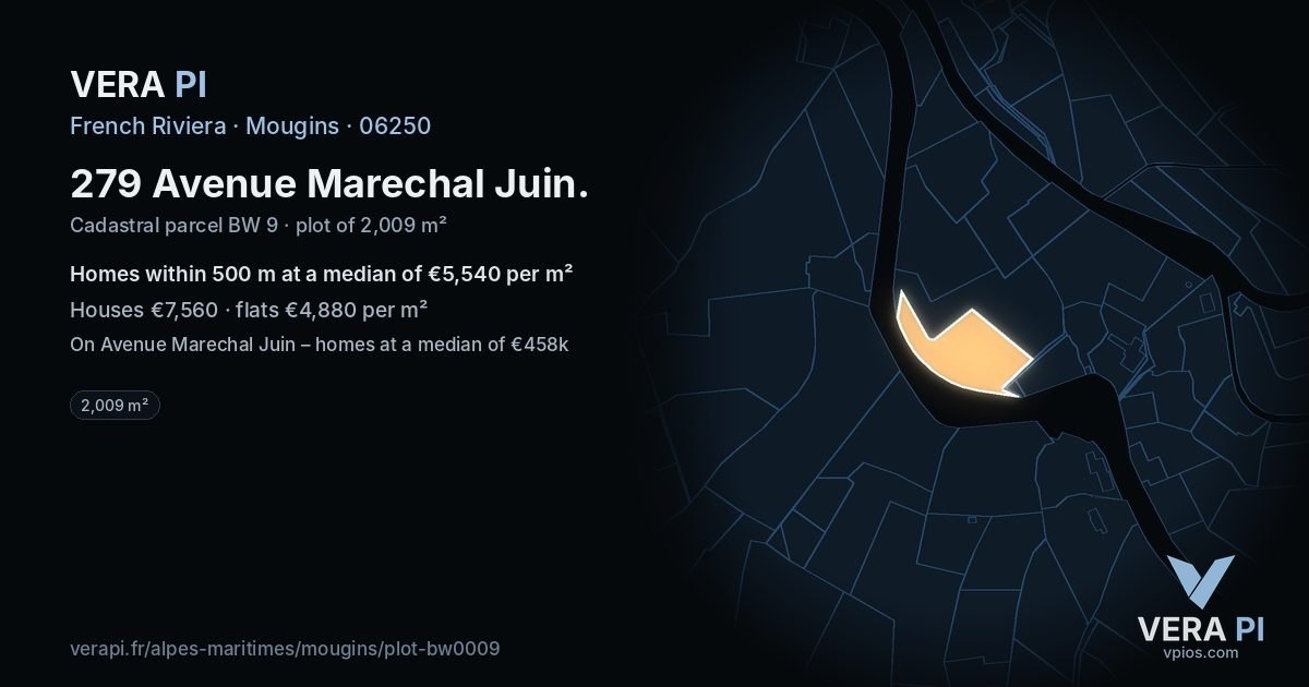 279 Avenue Marechal Juin, Mougins at night – the plot lit, the parcels around coloured by the prices near them
