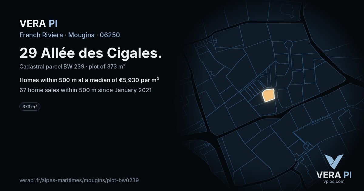 29 Allée des Cigales, Mougins at night – the plot lit, the parcels around coloured by the prices near them