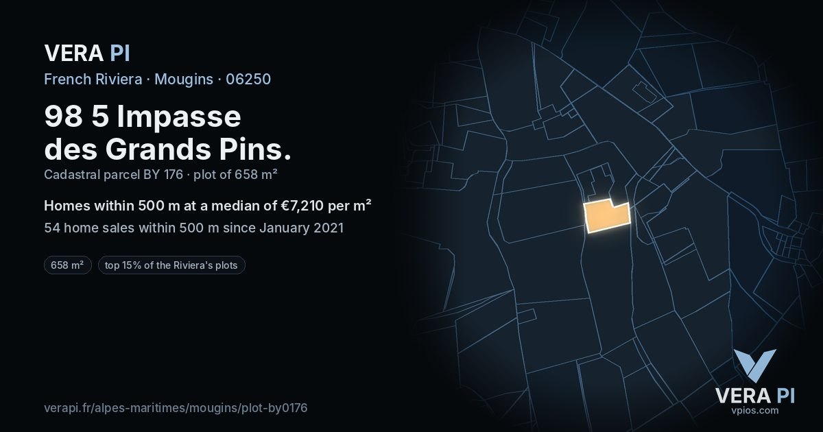 98 5 Impasse des Grands Pins, Mougins at night – the plot lit, the parcels around coloured by the prices near them