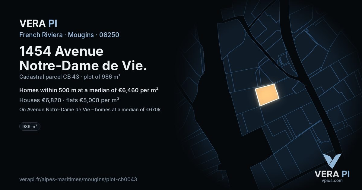 1454 Avenue Notre-Dame de Vie, Mougins at night – the plot lit, the parcels around coloured by the prices near them