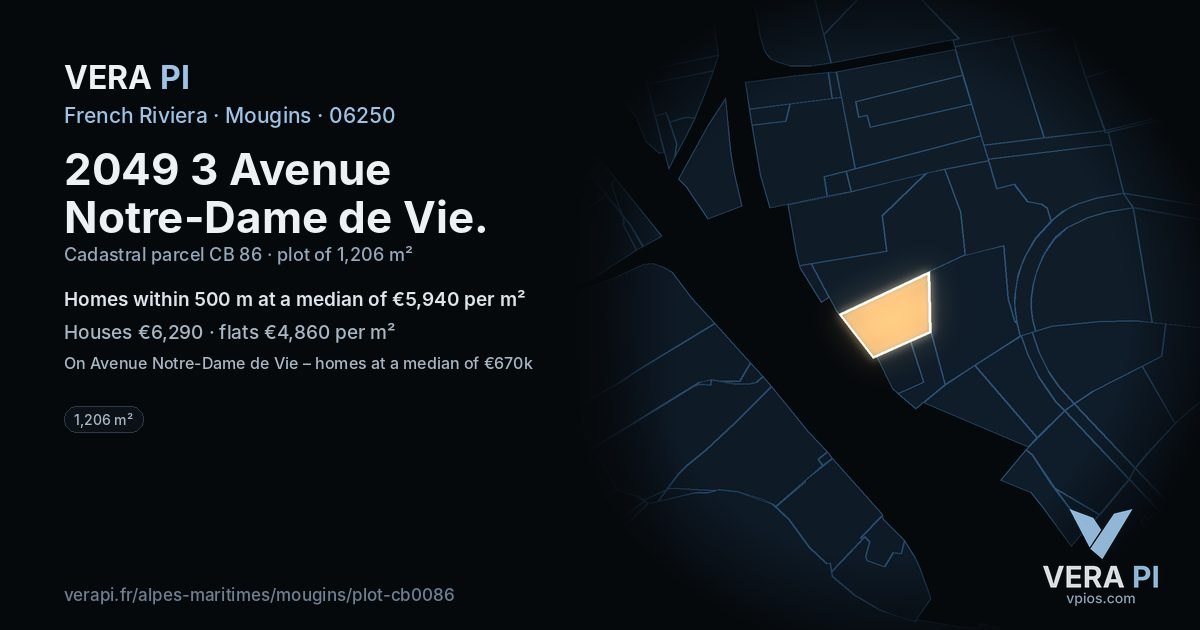 2049 3 Avenue Notre-Dame de Vie, Mougins at night – the plot lit, the parcels around coloured by the prices near them